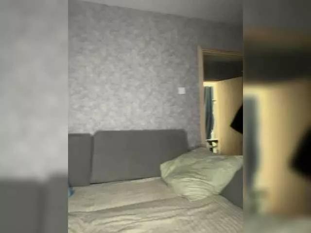 Sweet DiaDeuss wants you to fuck their body now DiaDeuss from BongaCams