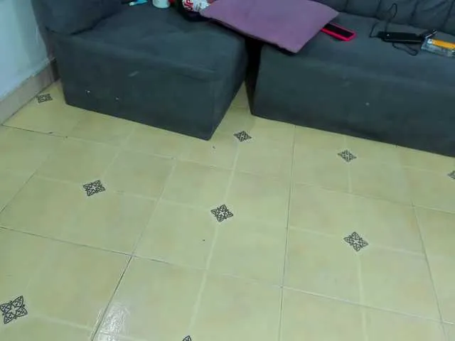 playsgirlhot from BongaCams